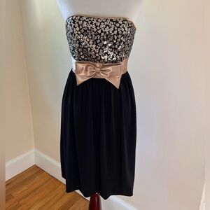 Vintage Jessica McClintock for Gunne Sax strapless dress. Size 1.